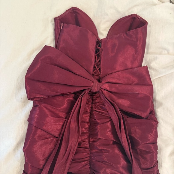Oh Polly - Woven Taffeta Strapless Mini Dress in Wine - Size 4 - Picture 5 of 9